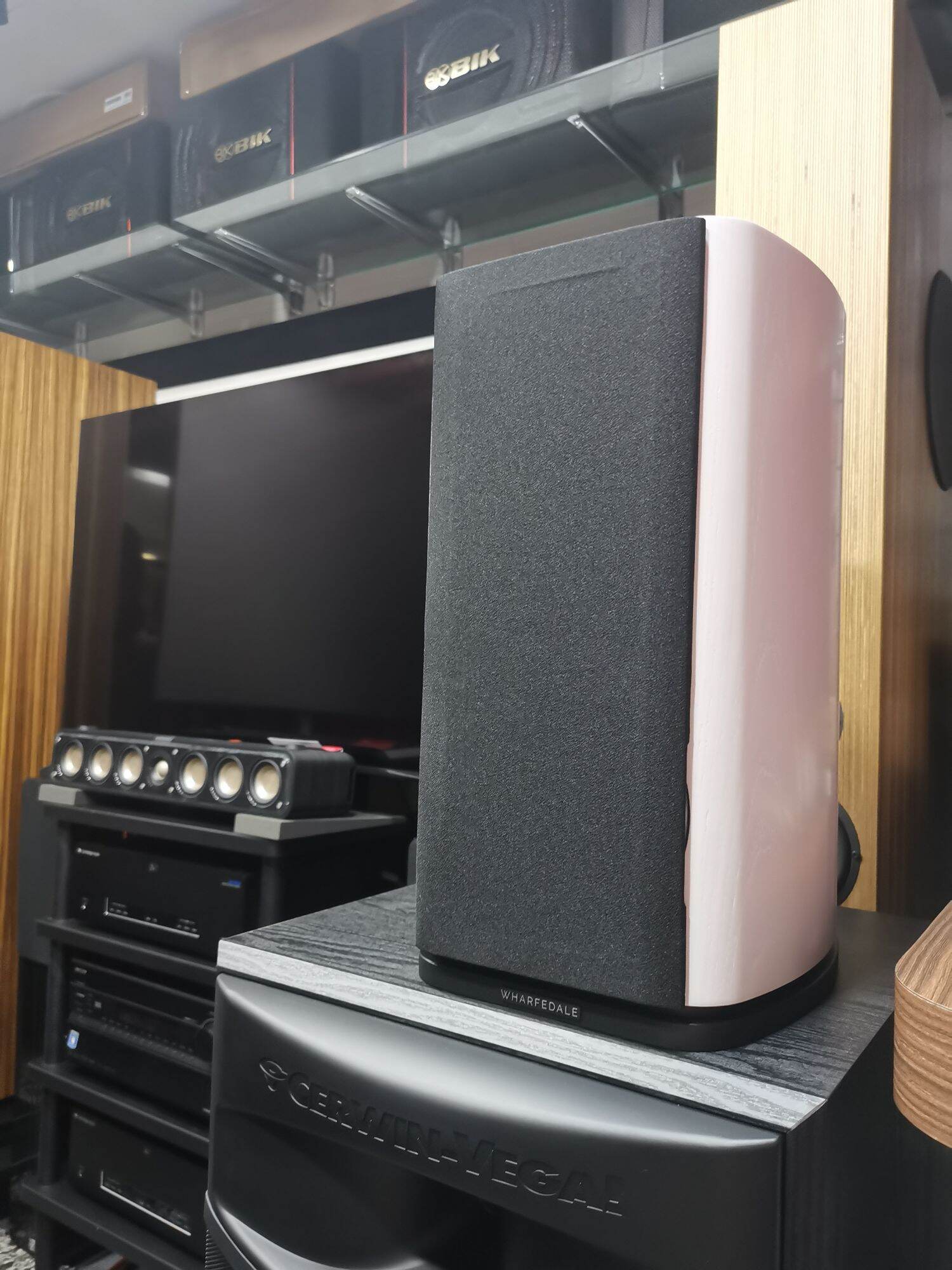 wharfedale evo 4.2 white 1 pair 1 year warranty